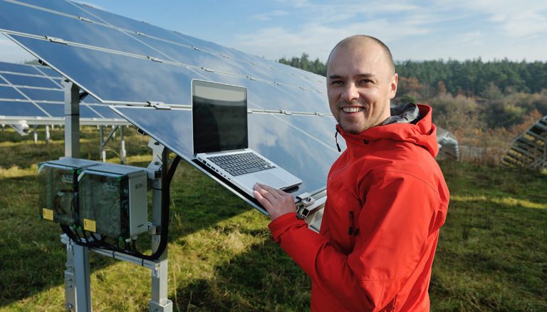 Nowoczesne systemy konwersji energii ze źródeł odnawialnych wymagają zaawansowanych rozwiązań technicznych