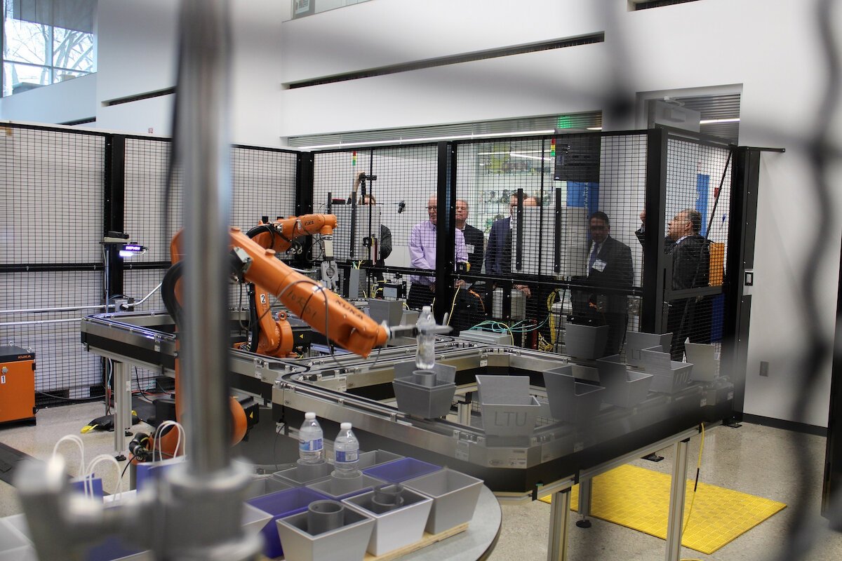 Innowacyjny chwytak dla robotów przemysłowych prototyp chwytaka adaptacyjnego do robotów