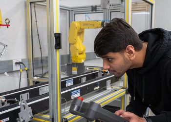 robotyka przemysłowa laboratoria współpraca z firmami