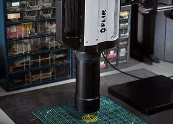 Nowoczesne kamery termowizyjne dostępne w wypożyczalni sprzętu pomiarowego dla studentów kierunku energetyka