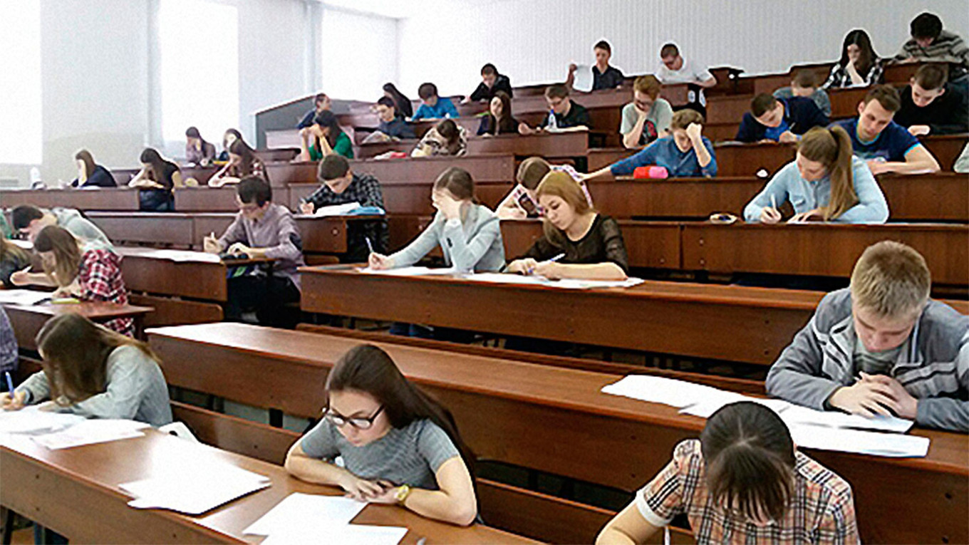 Wybierz aktualny temat badawczy i skonsultuj go z potencjalnym promotorem pracy naukowej