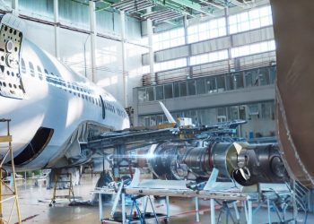 samolot pasażerski Boeing 787 z kompozytowym kadłubem na pasie startowym